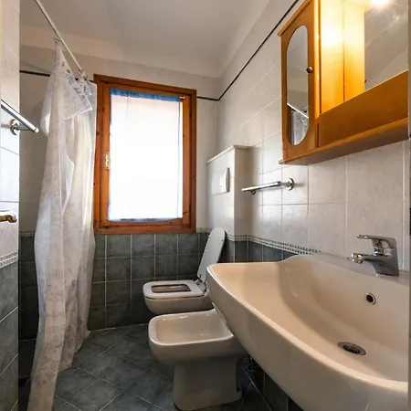 Apartment Charming Townhouse With Pool And Garden