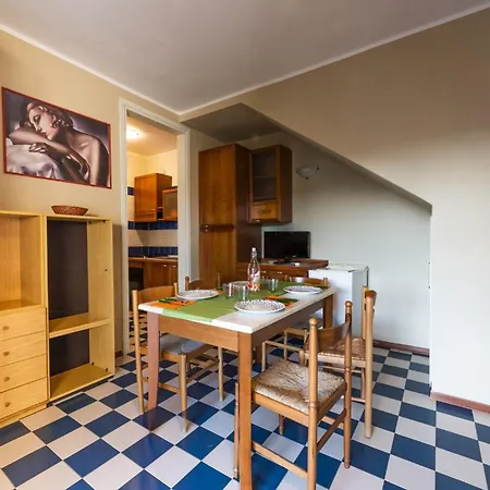 Charming Townhouse With Pool And Garden * 比比翁