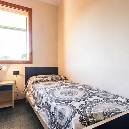 公寓 Charming Townhouse With Pool And Garden 比比翁